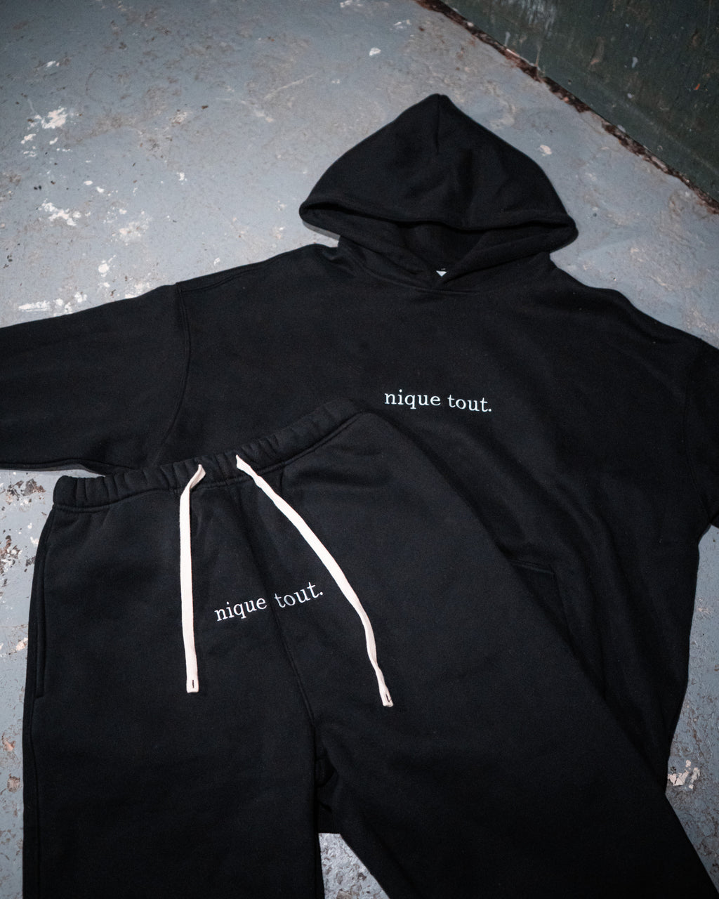Essentiel Tracksuit nique tout