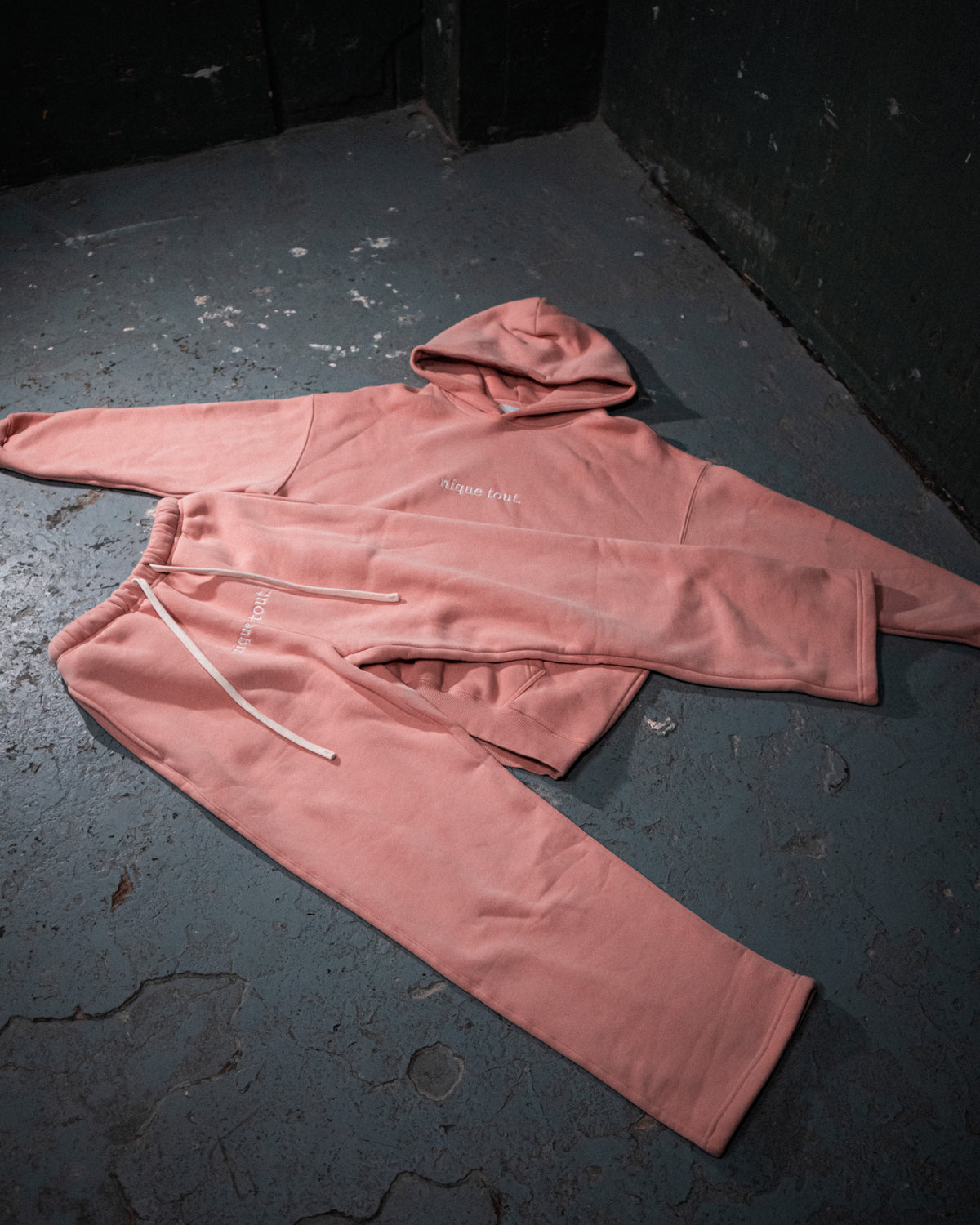 Essentiel Tracksuit nique tout